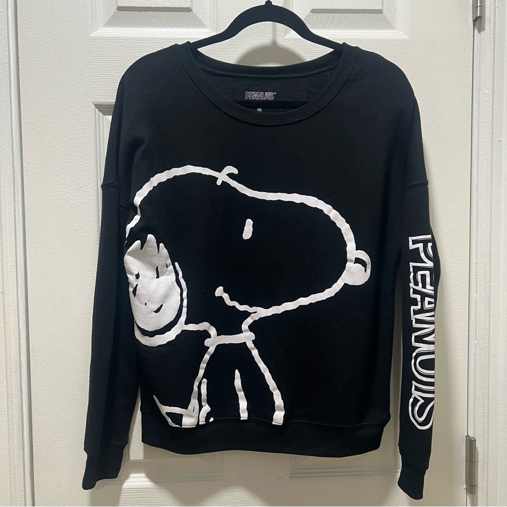 PEANUTS- Women's Peanuts Snoopy Graphic Sweatshirt (Juniors) SIZE Med-Black EUC
